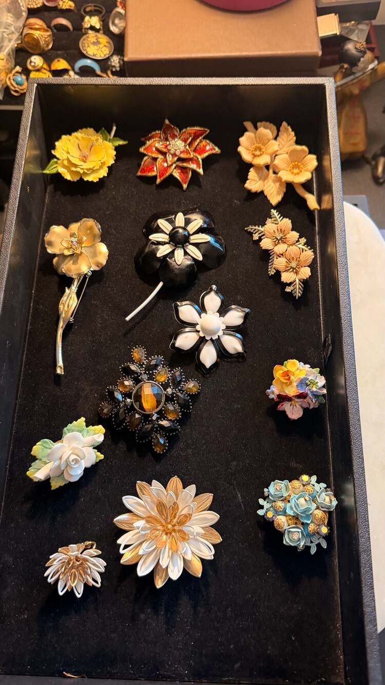 Vintage Floral Brooch Lot Assorted Vintage Flower Pins